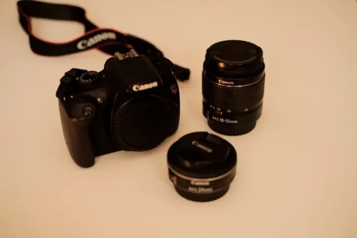 Canon EOS Rebel T5 + Lente 18-55mm + Lente Grande Angular FS 24mm
