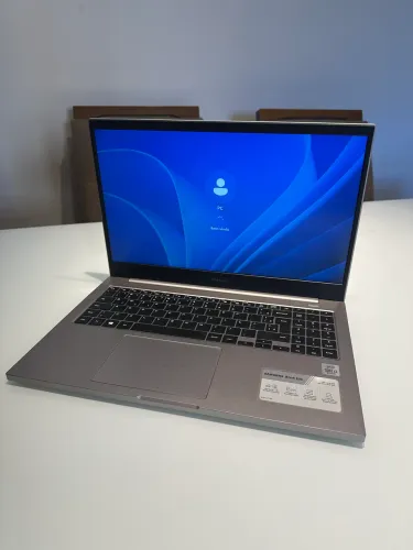 Notebook Samsung Book E30