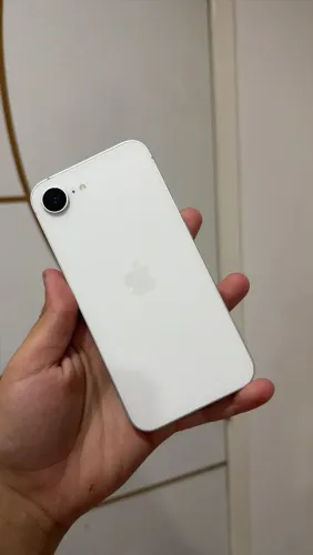 iPhone 16e