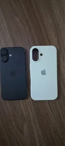 iPhone 16 black 