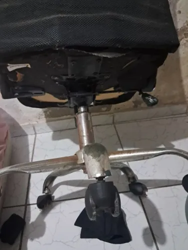 VENDO CADEIRA DE ESCRITÓRIO COM RODÍZIO