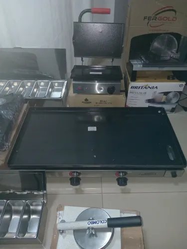 Vendo farias peças para lanchonete novo chapa = prensa etc fone * motivo doec