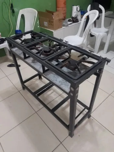 Vendo Fogão semi-industrial,Urgente! Apenas 650,00 reais.