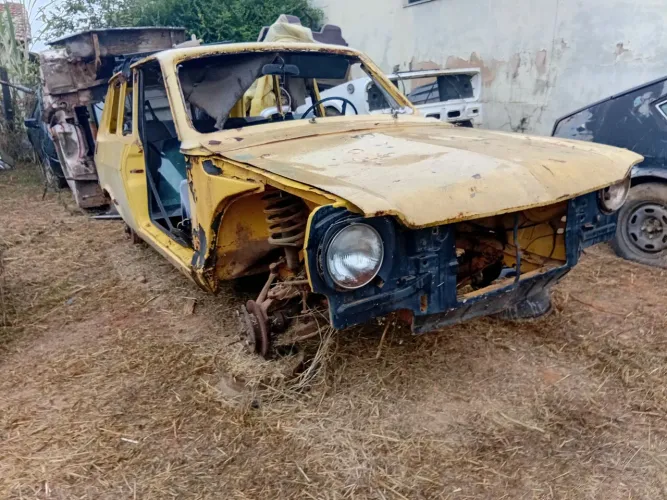 Vendo peças da belina 1 corcel 1 suspensão capo banco painel carroceria em partes