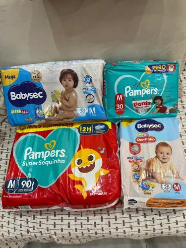 Vendo pacotes de fraldas por 100 reais
