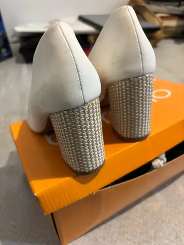 Scarpin branco salto 6 cm 