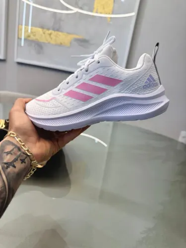 Tênis feminino novo
