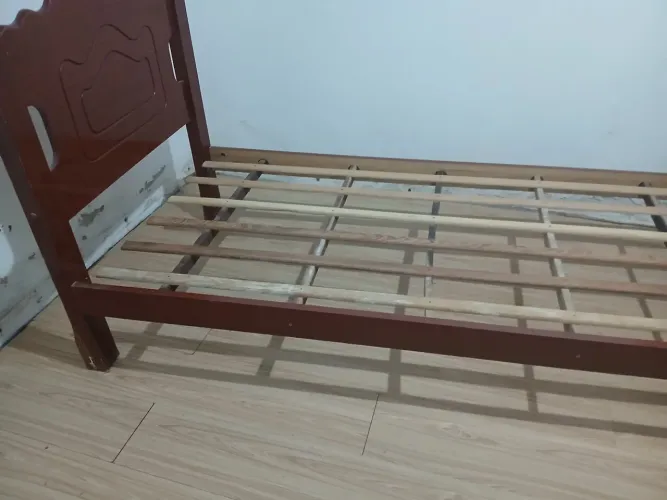 Cama solteiro usada