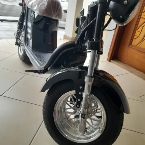 Scooter Elétrica Ecoviva HE-6 equipada com motor de 1000w bateria 60v 20AH