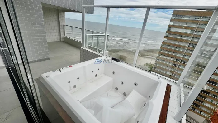 Cobertura duplex à venda em Praia Grande, 3 suítes, vista mar, com ofurô, Nova!
