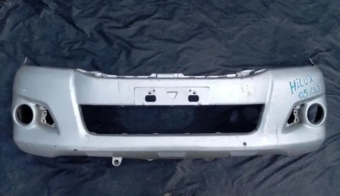 Parachoque Dianteiro Prata Hilux 2012/2015 com detalhe 