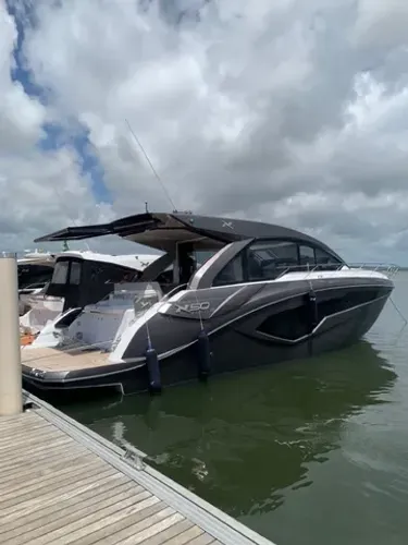 Aluguel de lancha e passeio para ilha de areia vermelha com saída da praia do jacaré 