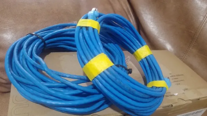 2 Cabos de rede blindado RJ45 + 3 brindes surpresas