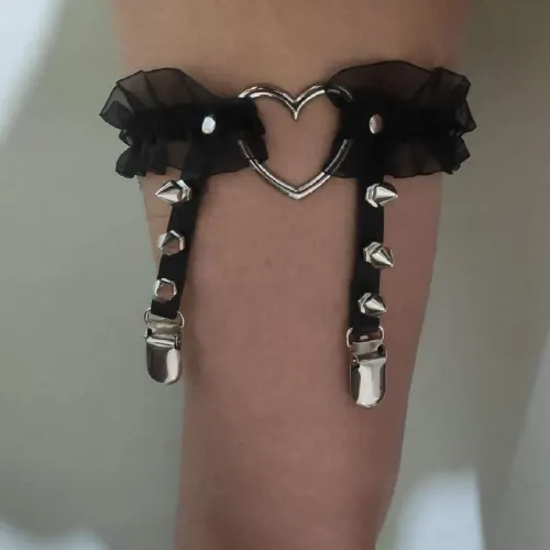 Cinta Liga para Meia com Coração e coração com Spike de Metal