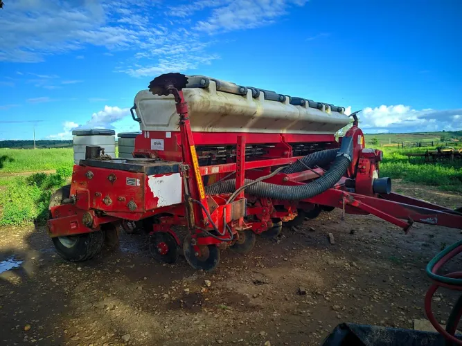 Plantadeira a vácuo Semeato SHM 15/17 6 Linhas