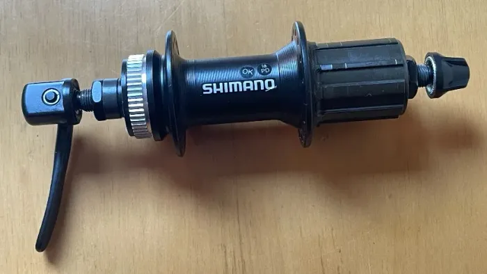 Cubo Traseiro Shimano Altus FH-RM35 Altus 32 furos
