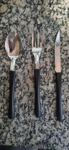 Kit talheres Martinazzo 18 peças novo, 6 facas, 6 garfos e 6 colheres.