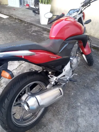 Vende-se cb300 r 