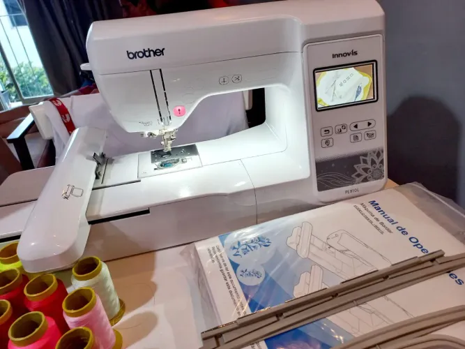 Máquina de bordar Brother PE810L - Excelente!