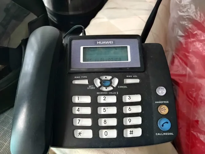 Aparelho telefônico sem fio  um com fio