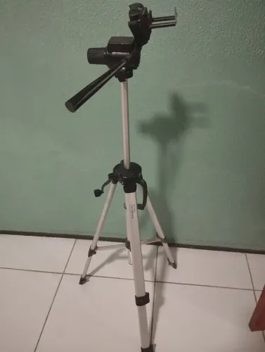 Tripé câmera e celular 
