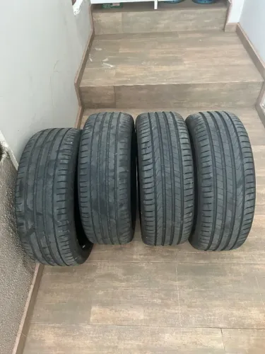 Kit Pneu PIRELLI SCORPION 235/45 R19 em ótimo estado