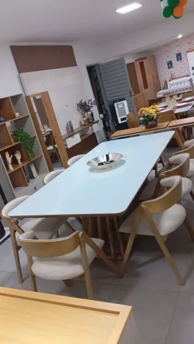 Mesa de jantar com 8 cadeiras