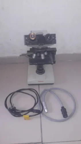 Microscópio Laboratorial de Alta Precisão
