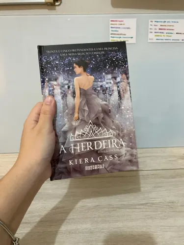 LIVRO A HERDEIRA - KIERA CASS