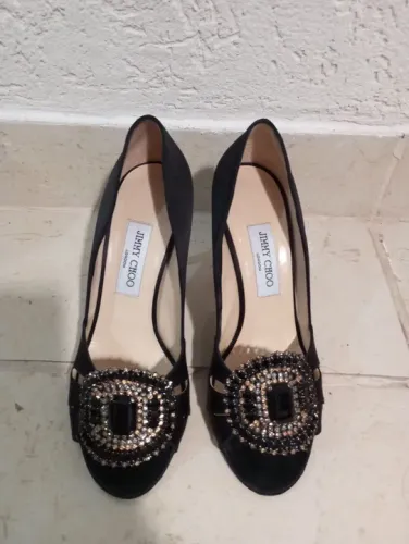 Sandálias Jimmy Choo pretas com pedrarias