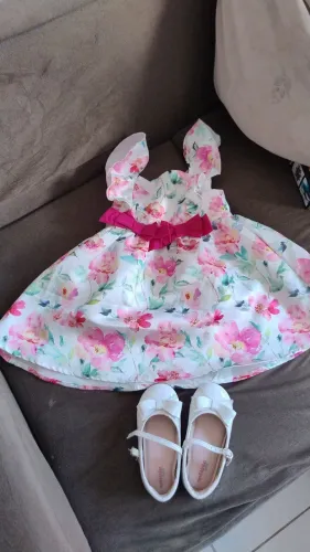 Vestido infantil + sapatilha branca
