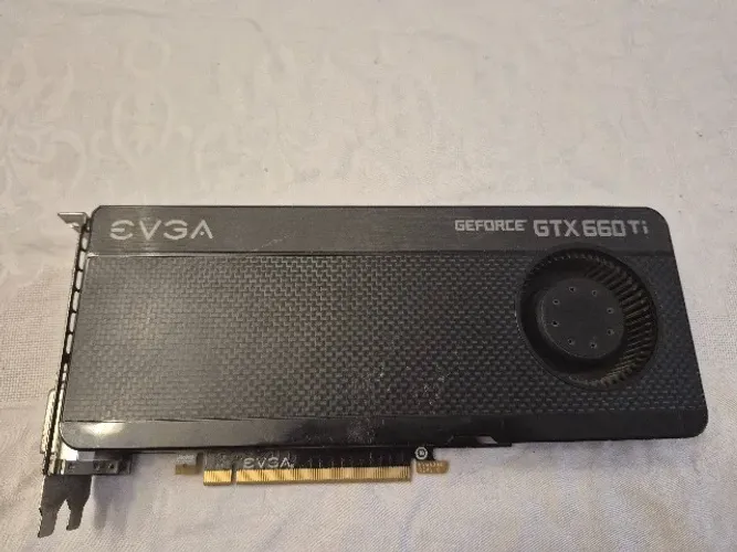 Placa de Vídeo EVGA GTX 660 Ti 2GB