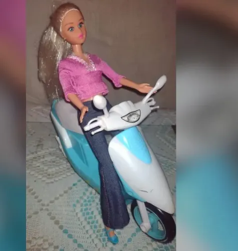 Boneca de LAMBRETA plástico duro lindas e antigas