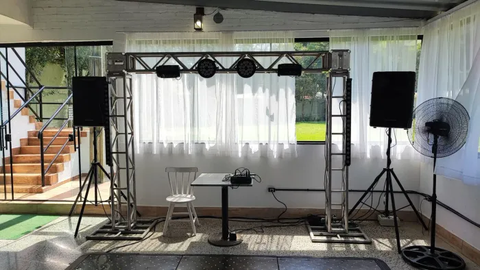 Aluguel Iluminação som evento aniver 15 casamento corporativo locação
