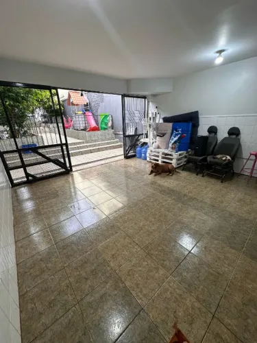 Sobrado:  de  5  quartos com  suíte  valor  venda R$600mil reais,  valor aluguél R$5500,00