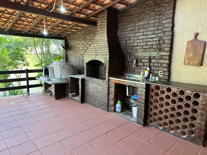 CASA COM 4 QUARTOS 260 M2 NO PECHINCHA