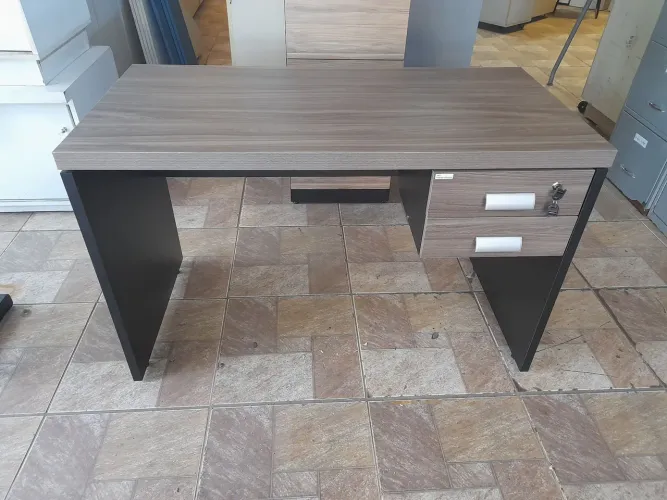 Escrivaninha com 2 gavetas - Amadeirada