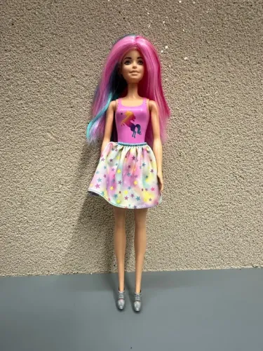 Boneca Barbie Color Reveal Série 1 - Original Mattel Cabelo Rosa e Vestido de Unicórnio