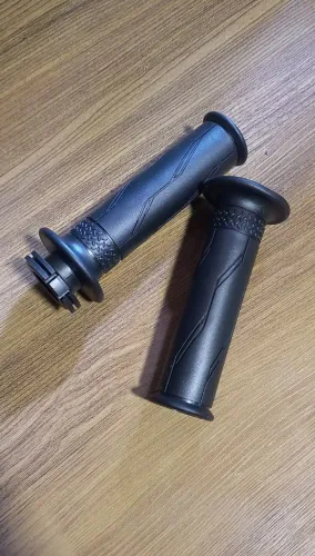 Par de Manopla + 1 Peso de Guidão original Fz15