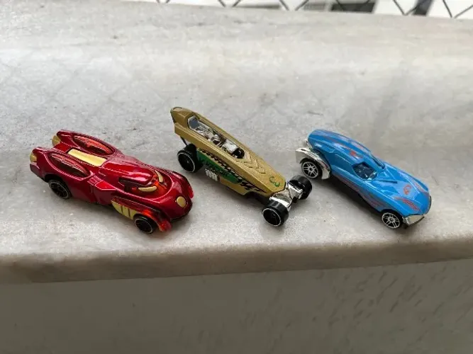 carros Homem de Ferro Gavião Negro e Aquaman carrinhos 1/64