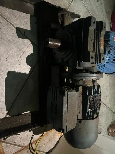 Motor Elétrico WEG 0,75CV com Redutor + Painel de Comando
