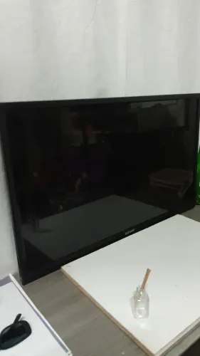 Tv 32 polegadas com defeito. 