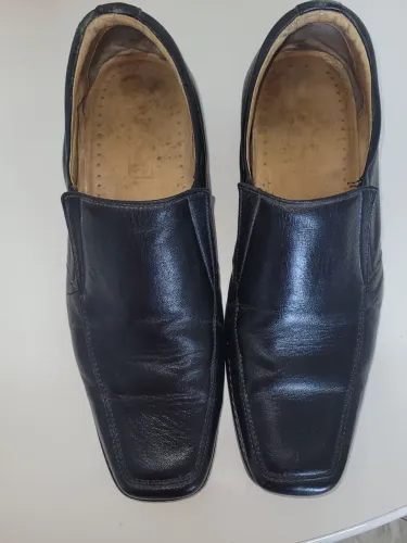 Sapato em couro masculino Fascar usado em ótimo estado de conservação.