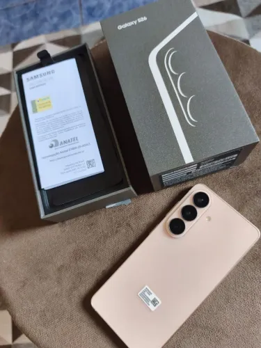 Vendo Celular S26 Samsung Dourado, na caixa 