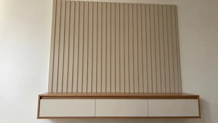 Rack suspenso com painel