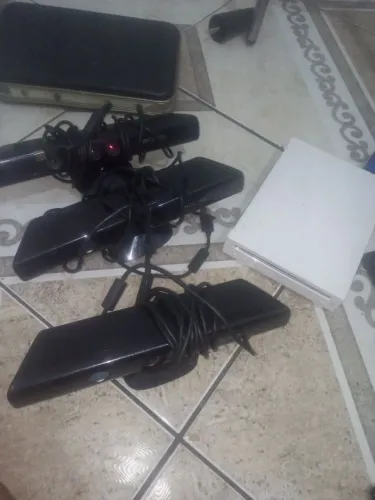 Vendo ou troco acessórios de games em monitor