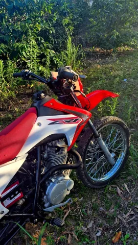 XR 200 para trilha ou roça, com corpo de CRF 230