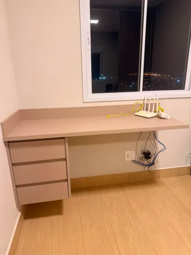 Vende-se mesa de escritório
