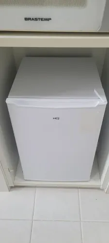 Frigobar HQ Compacto Branco 47L - Econômico, Silencioso e Conservado