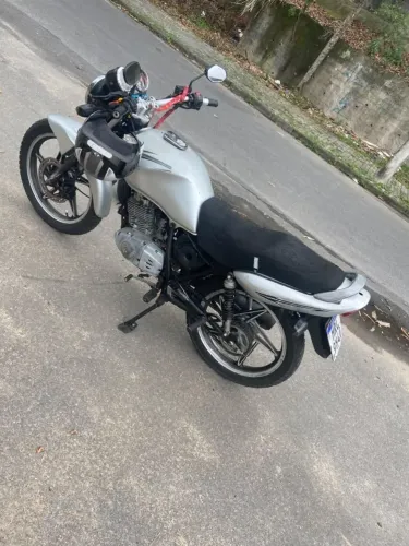 Suzuki yes 125 cc vendo ou troco